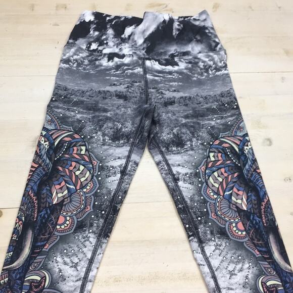 Evolution and Creation boho tribal elephant print hi waisted cropped leggings M - Picture 2 of 5